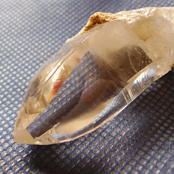 ヒマラヤ水晶原石透明・ミラー水晶003